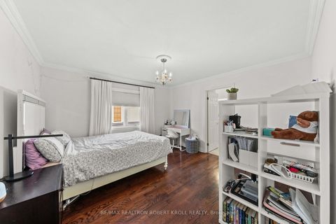 Photo 34 at 10 Gorman Park Road, Clanton Park, Toronto