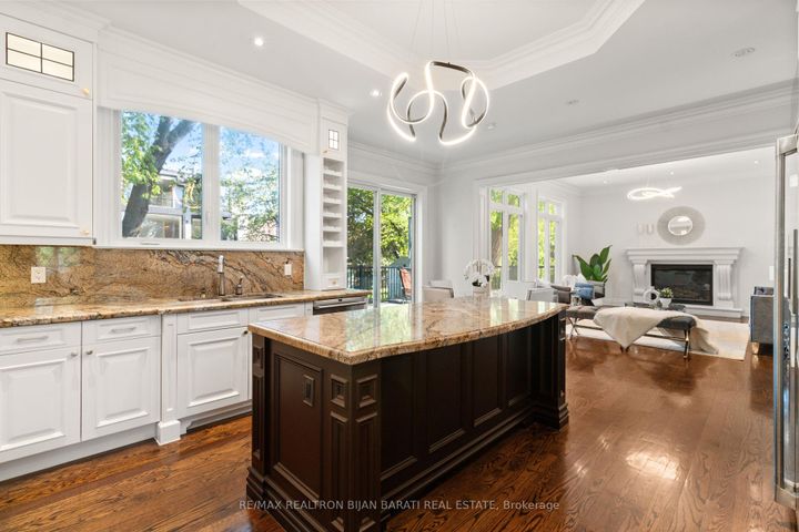Photo 17 at 255 Homewood Avenue, Newtonbrook West, Toronto