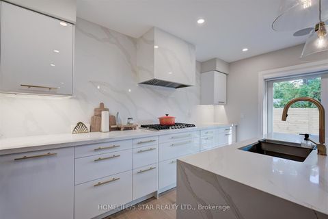 Photo 10 at 7 KINGSBOROUGH Crescent, Richview, Toronto