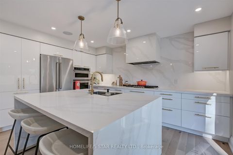Photo 11 at 7 KINGSBOROUGH Crescent, Richview, Toronto