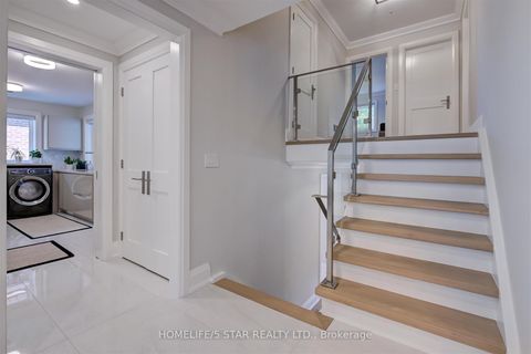 Photo 14 at 7 KINGSBOROUGH Crescent, Richview, Toronto