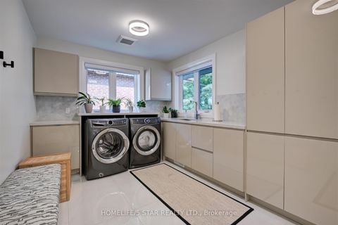 Photo 16 at 7 KINGSBOROUGH Crescent, Richview, Toronto