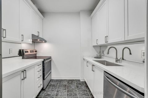 Photo 10 at 403 - 980 Yonge Street, Annex, Toronto