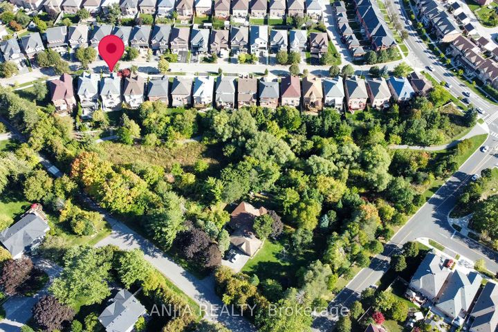 Photo 3 at 30 Annina Crescent, South Unionville, Markham