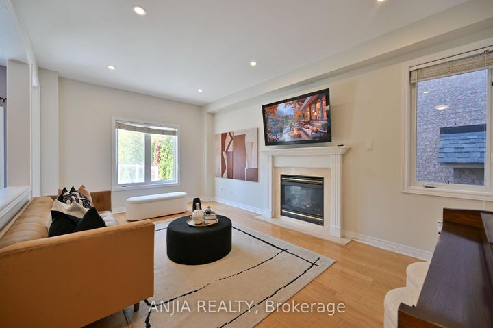 Photo 11 at 30 Annina Crescent, South Unionville, Markham
