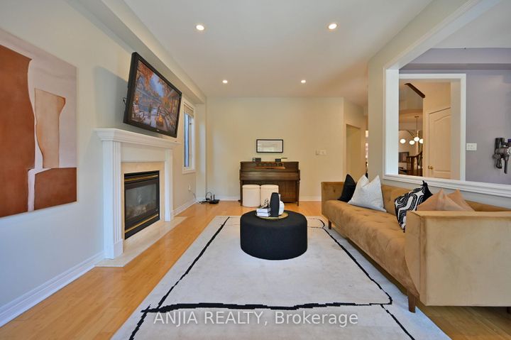 Photo 12 at 30 Annina Crescent, South Unionville, Markham