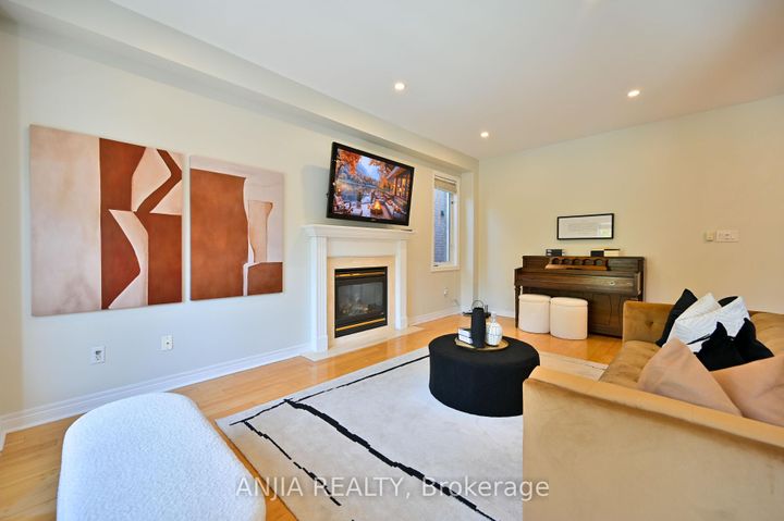 Photo 13 at 30 Annina Crescent, South Unionville, Markham