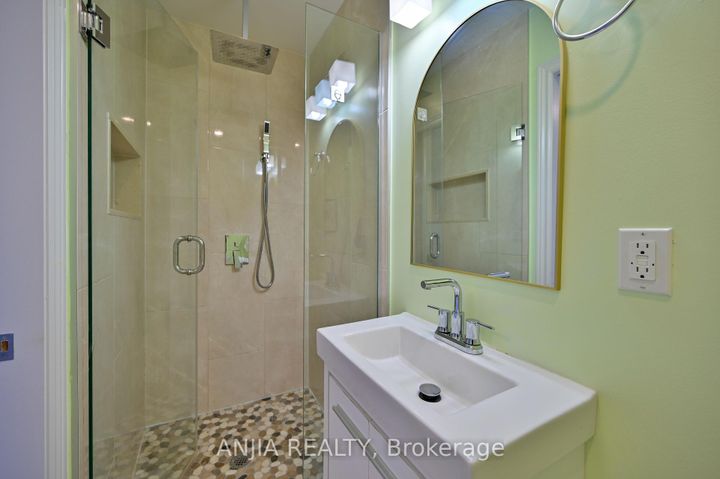 Photo 32 at 30 Annina Crescent, South Unionville, Markham