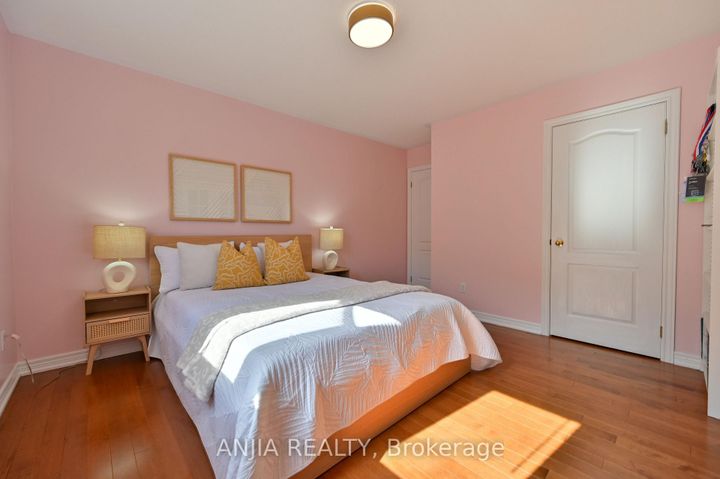 Photo 33 at 30 Annina Crescent, South Unionville, Markham