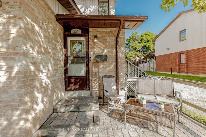 Photo 2 at 114 - 114 Foster Crescent, Brampton North, Brampton