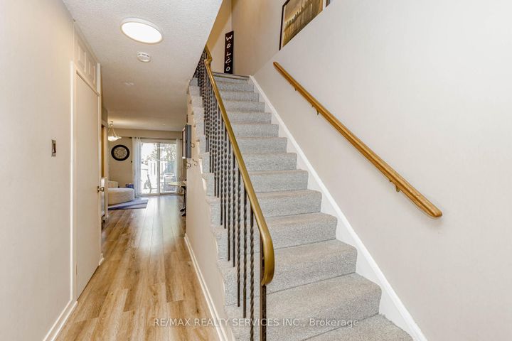 Photo 3 at 114 - 114 Foster Crescent, Brampton North, Brampton
