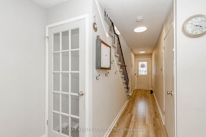 Photo 4 at 114 - 114 Foster Crescent, Brampton North, Brampton