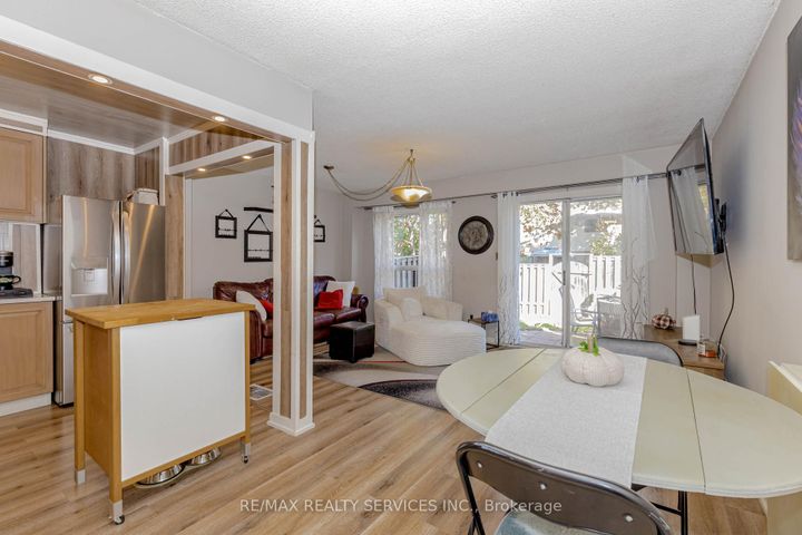 Photo 9 at 114 - 114 Foster Crescent, Brampton North, Brampton