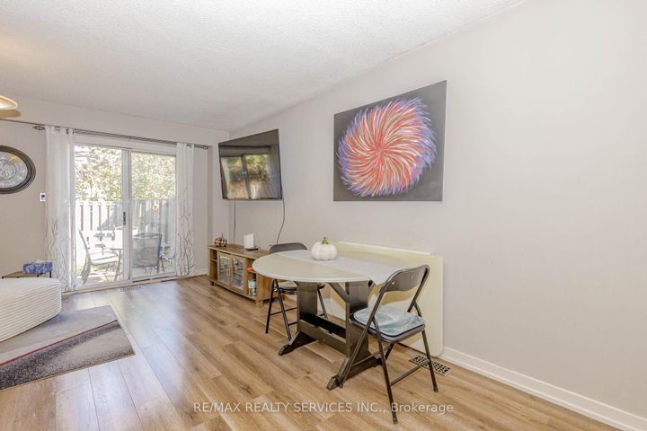 Photo 10 at 114 - 114 Foster Crescent, Brampton North, Brampton