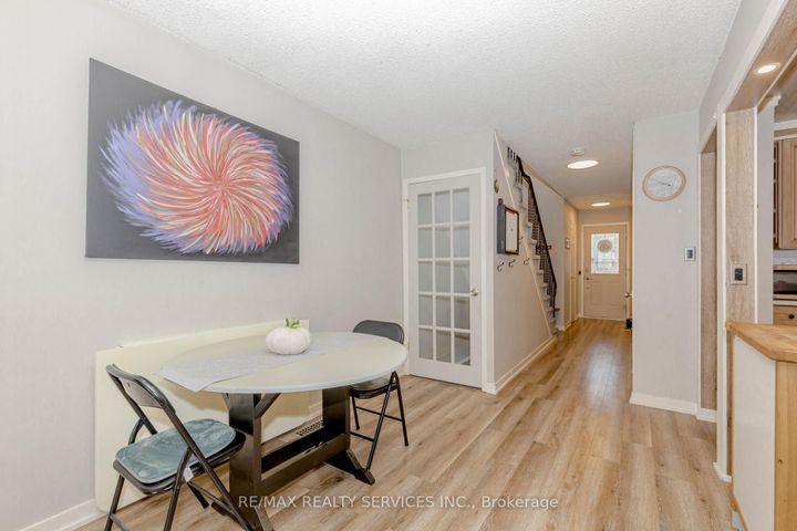 Photo 11 at 114 - 114 Foster Crescent, Brampton North, Brampton