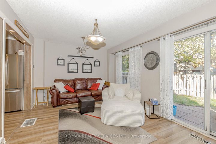 Photo 13 at 114 - 114 Foster Crescent, Brampton North, Brampton