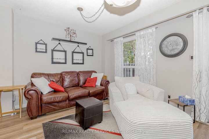 Photo 14 at 114 - 114 Foster Crescent, Brampton North, Brampton