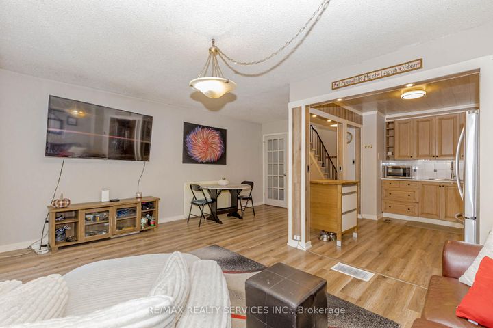 Photo 15 at 114 - 114 Foster Crescent, Brampton North, Brampton