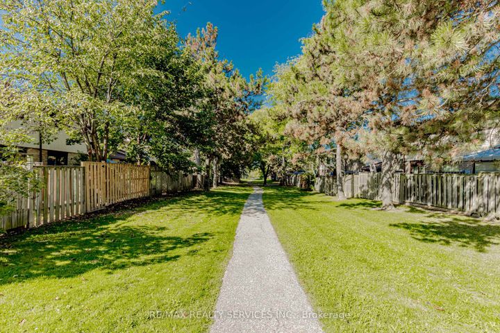 Photo 26 at 114 - 114 Foster Crescent, Brampton North, Brampton