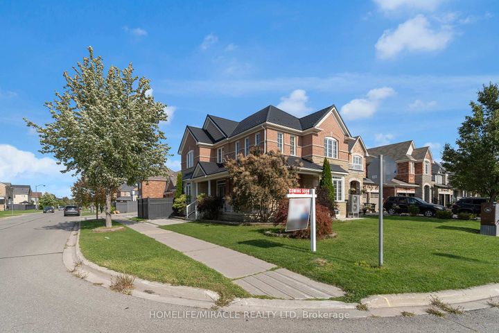Photo 5 at 129 Vipond Way, Bradford, Bradford West Gwillimbury