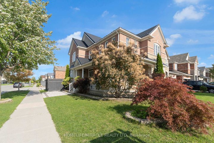 Photo 8 at 129 Vipond Way, Bradford, Bradford West Gwillimbury