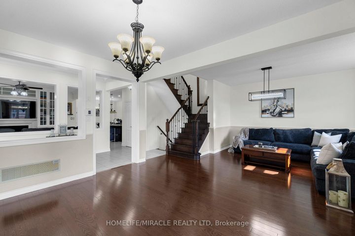 Photo 14 at 129 Vipond Way, Bradford, Bradford West Gwillimbury