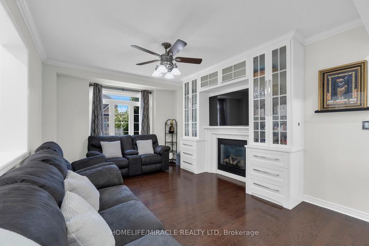 Photo 17 at 129 Vipond Way, Bradford, Bradford West Gwillimbury