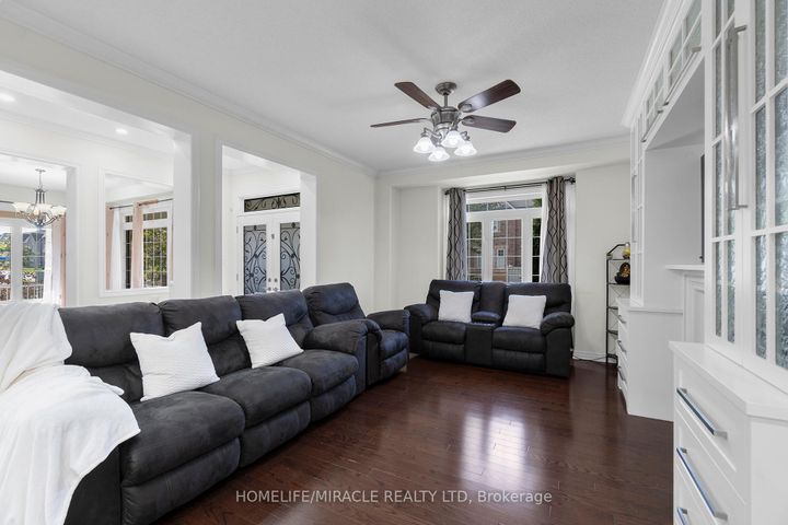 Photo 18 at 129 Vipond Way, Bradford, Bradford West Gwillimbury