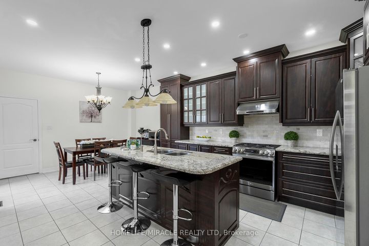 Photo 19 at 129 Vipond Way, Bradford, Bradford West Gwillimbury