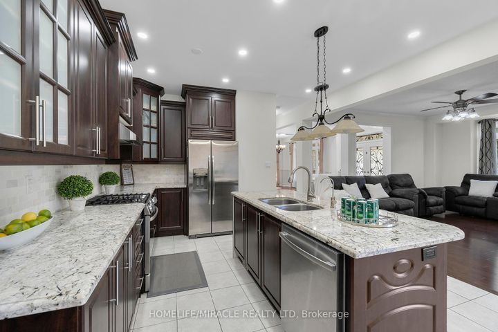 Photo 21 at 129 Vipond Way, Bradford, Bradford West Gwillimbury