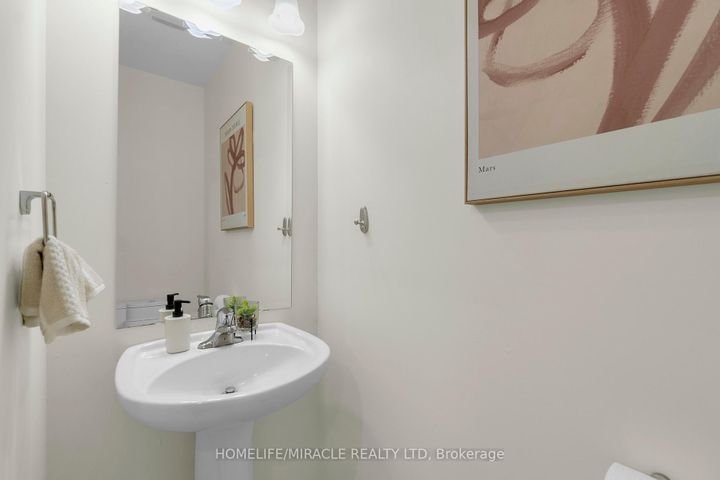 Photo 22 at 129 Vipond Way, Bradford, Bradford West Gwillimbury