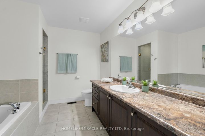 Photo 25 at 129 Vipond Way, Bradford, Bradford West Gwillimbury
