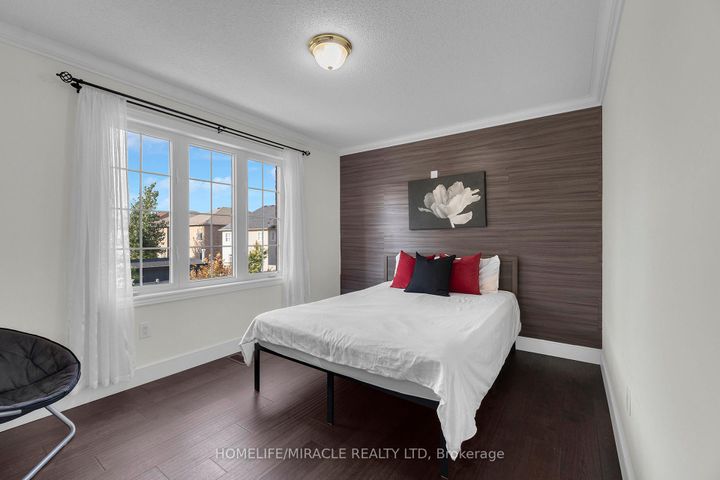 Photo 27 at 129 Vipond Way, Bradford, Bradford West Gwillimbury
