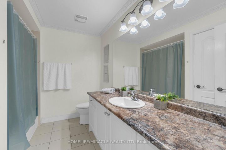 Photo 30 at 129 Vipond Way, Bradford, Bradford West Gwillimbury