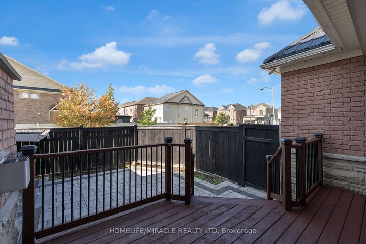 Photo 35 at 129 Vipond Way, Bradford, Bradford West Gwillimbury