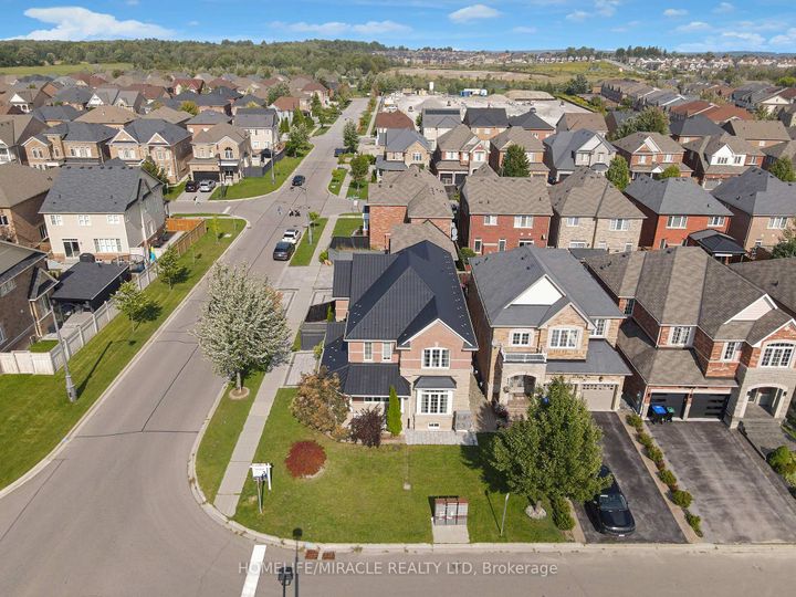 Photo 38 at 129 Vipond Way, Bradford, Bradford West Gwillimbury