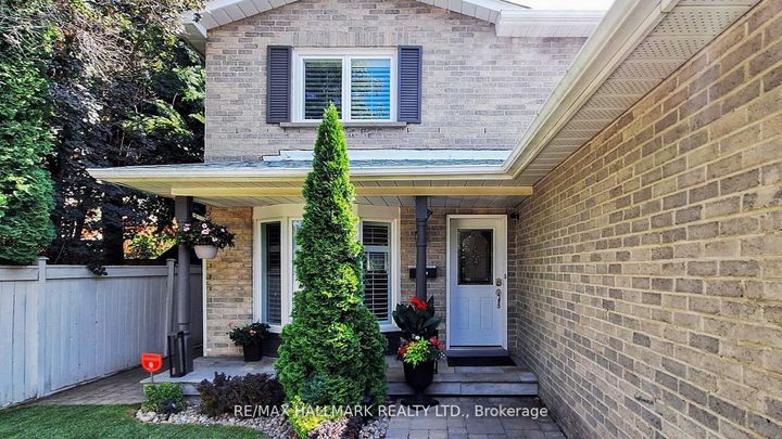 Photo 2 at 37 Hunter's Point Drive, South Richvale, Richmond Hill