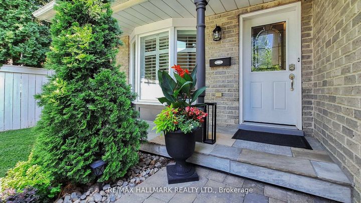 Photo 3 at 37 Hunter's Point Drive, South Richvale, Richmond Hill