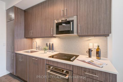 Photo 10 at 715 - 297 College Street, Chinatown, Toronto