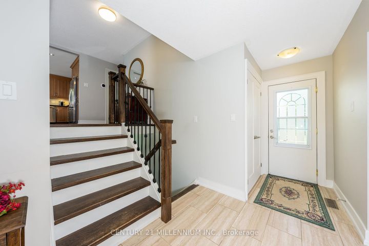 Photo 4 at 27 Hillside Drive, Georgetown, Halton Hills