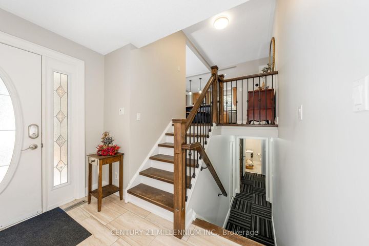 Photo 5 at 27 Hillside Drive, Georgetown, Halton Hills