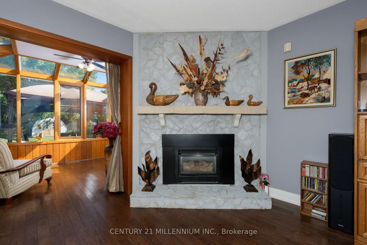 Photo 8 at 27 Hillside Drive, Georgetown, Halton Hills