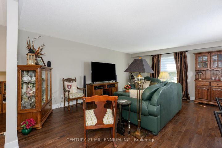 Photo 12 at 27 Hillside Drive, Georgetown, Halton Hills