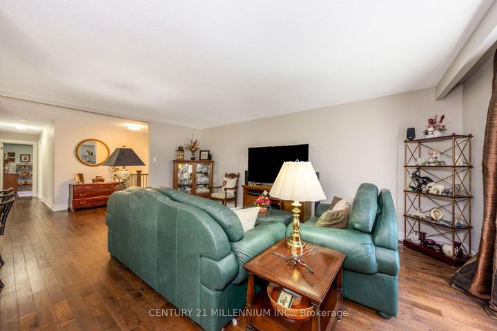 Photo 13 at 27 Hillside Drive, Georgetown, Halton Hills