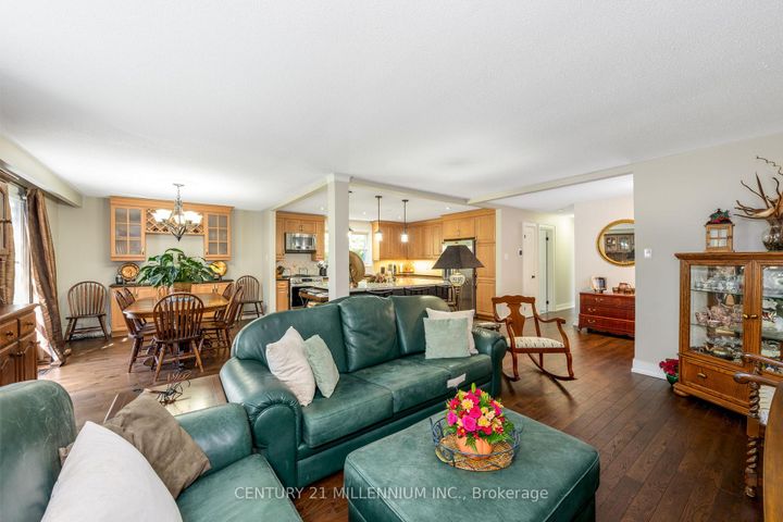 Photo 14 at 27 Hillside Drive, Georgetown, Halton Hills