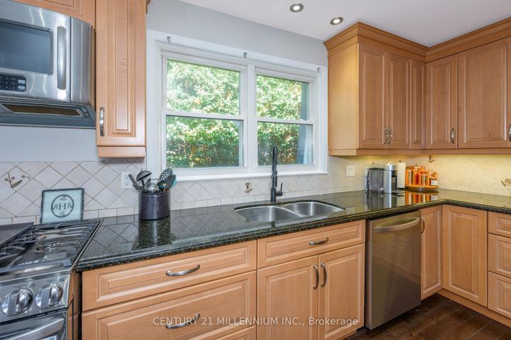 Photo 17 at 27 Hillside Drive, Georgetown, Halton Hills