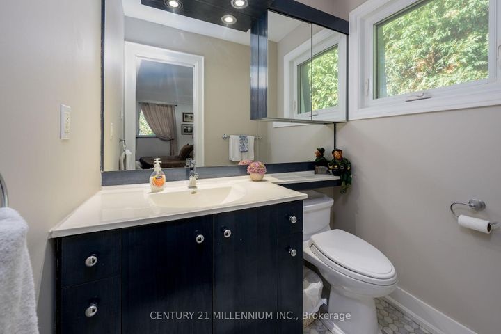 Photo 26 at 27 Hillside Drive, Georgetown, Halton Hills