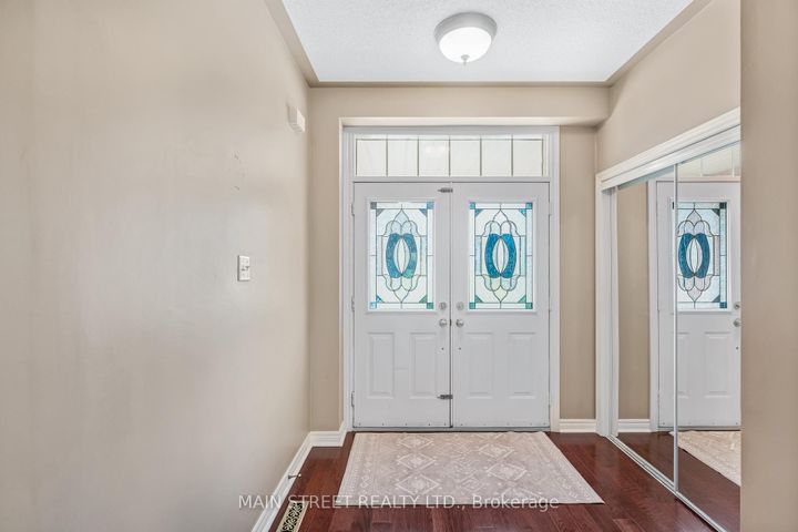 Photo 4 at 110 Tierra Avenue, Vellore Village, Vaughan