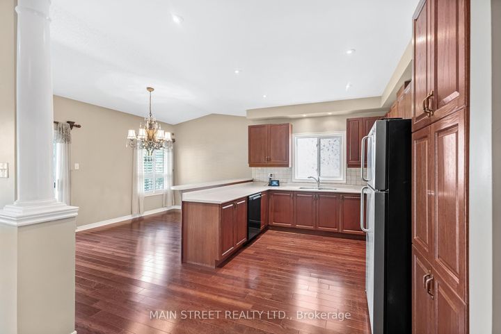 Photo 9 at 110 Tierra Avenue, Vellore Village, Vaughan