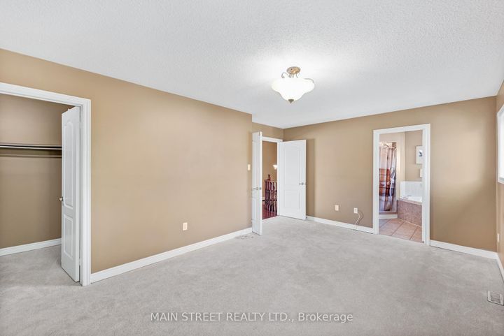 Photo 18 at 110 Tierra Avenue, Vellore Village, Vaughan